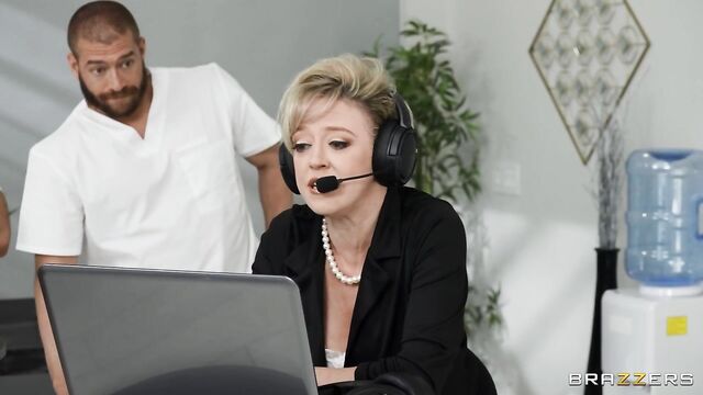 Dee Williams big tits scene