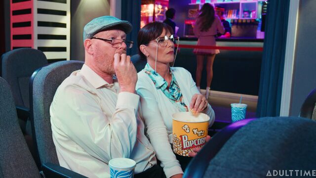 Syren De Mer natural tits bang