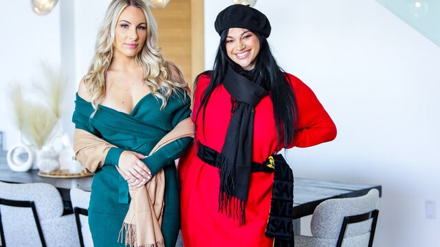 Mona Azar and Bunny Madison doggystyle bang