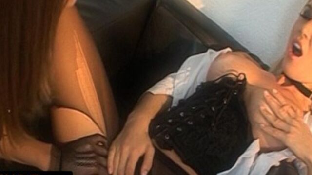 Cayenne Klein and Veronica Clinton fingering action