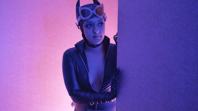 Lauren Phillips and Daisy Ducati kissing video