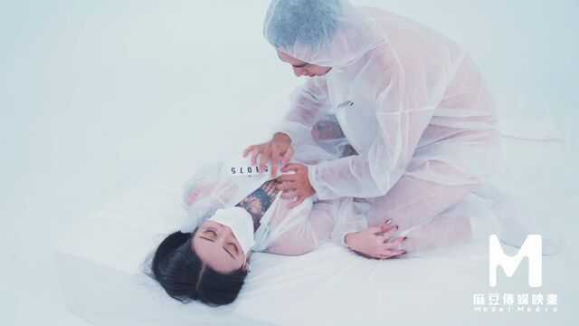 Ai Qiu big tits action