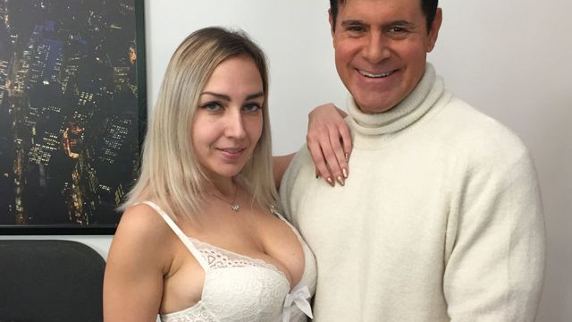 Siya Jey kissing action