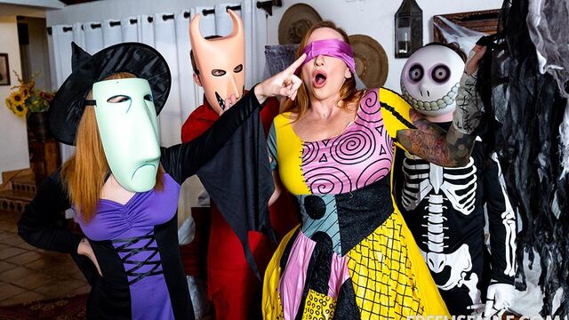 Evie Christian and Sophia Locke side fuck bang