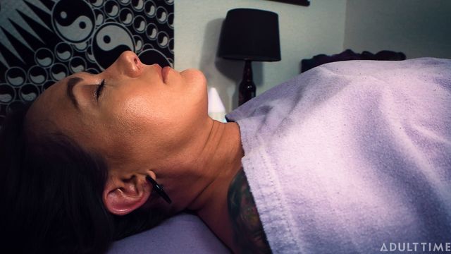 Sinn Sage gaping screw