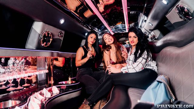 Ginebra Bellucci handjob smut