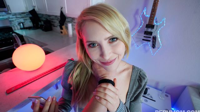 Alix Lynx blowjob porn