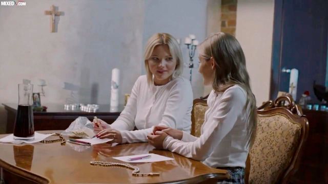 Tiffany Tatum and Zazie Skymm fingering scene