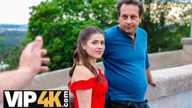 Serina Gomez money screw