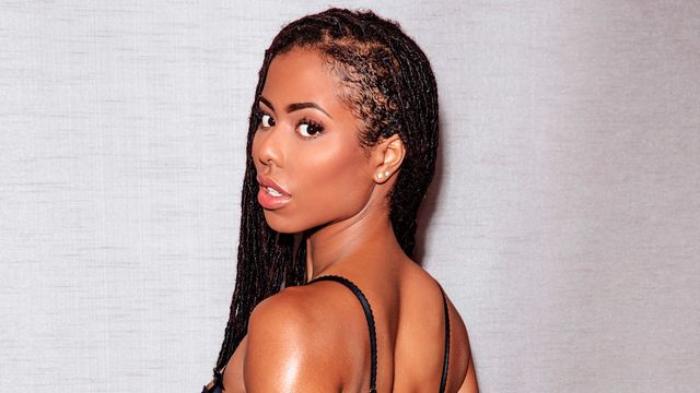 Kira Noir black'n'white porn