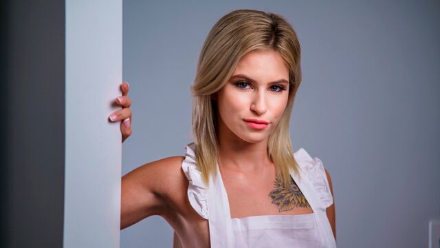 Kiara Cole missionary screw