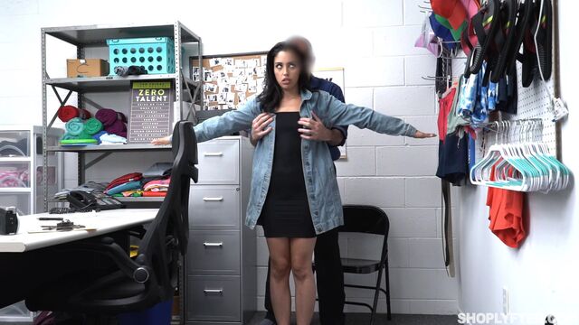 Vanessa Sky handjob video