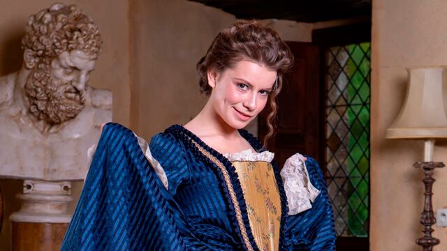 Alice Wayne legs on shoulders bang