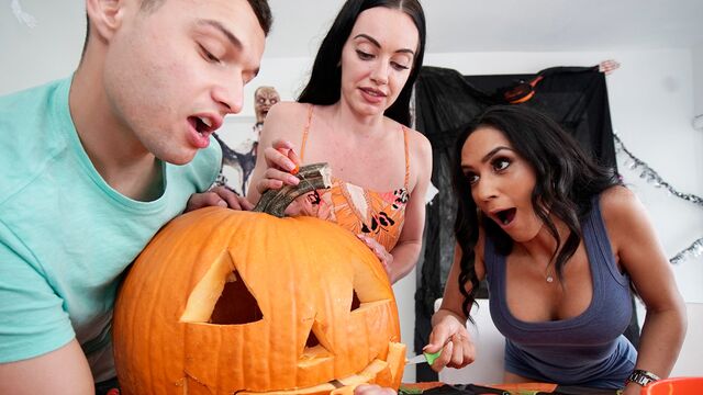 Tia Cyrus blowjob porn