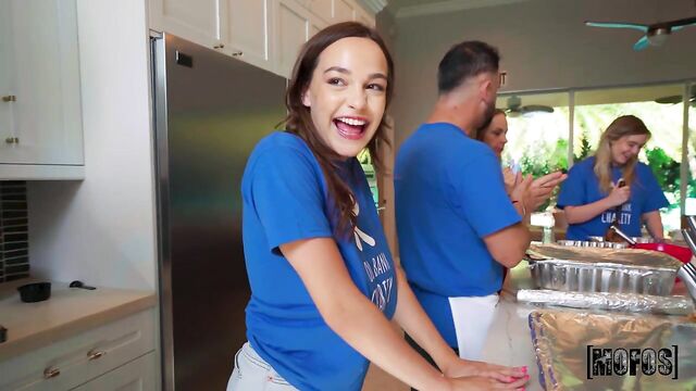 Luna Luxe and Rissa May long legs bang