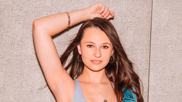 Liz Jordan standing doggystyle bang