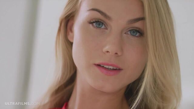 Nanacy A posing action