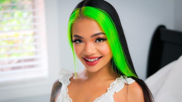 Paisley Paige legs on shoulders bang