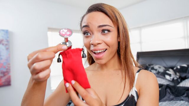 Jamie Marleigh legs on shoulders film