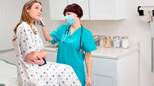 Everly Haze legs on shoulders bang