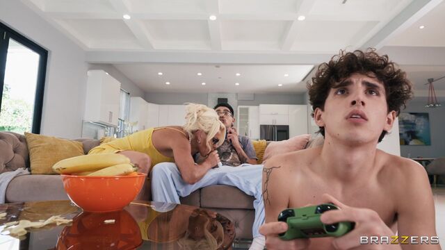 Taylor Vixxen long legs smut