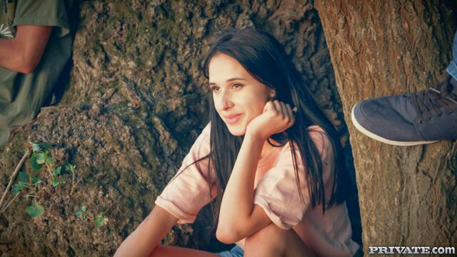 Alyssa Bounty handjob action