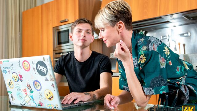 Cherry Alexa legs on shoulders screw