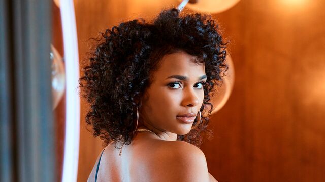 Alina Ali trimmed pussy video