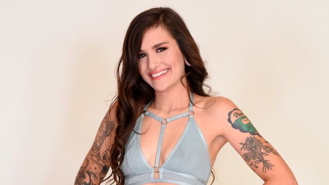 Luna Lovely medium size tits movie