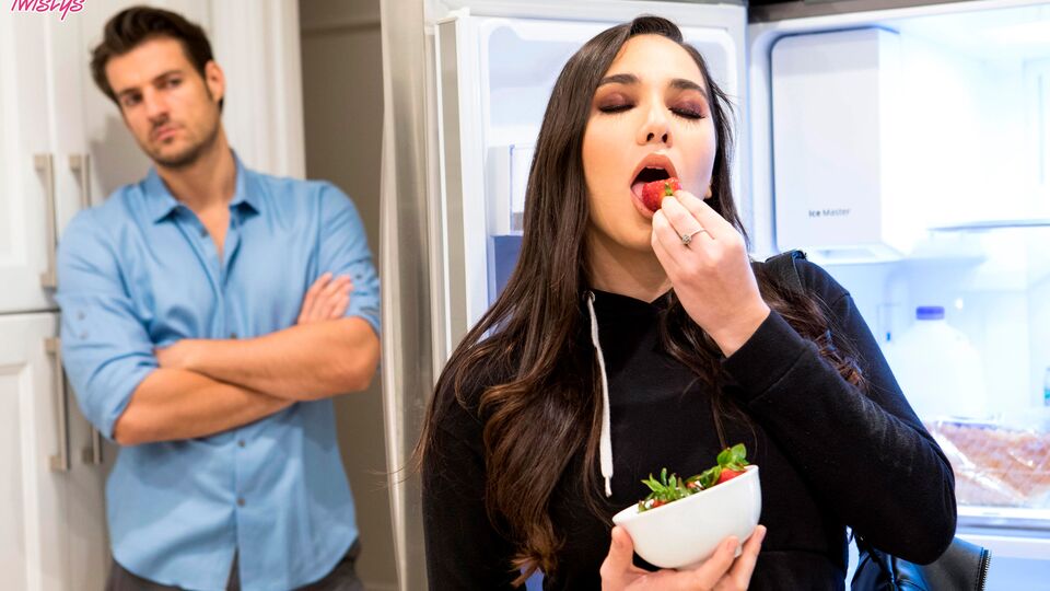 karlee grey that food and that dress Karlee Grey Birthday - January 25, 1994 ( 32 years old) Birthplace