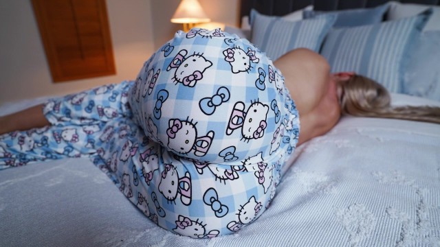 CarryLight MILF morning bang