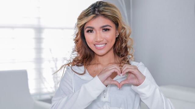 Clara Trinity teen (18+) action