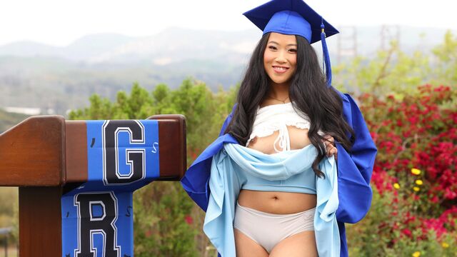 Alona Bloom and Lily Starfire curvy scene