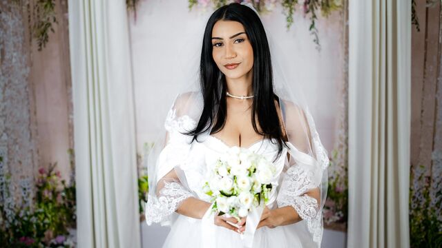 Roxie Sinner brunette action