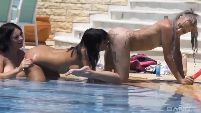 Inna Innaki, Rosa Rosita and Alice Alisaki fingering smut