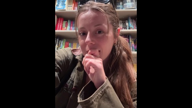 Nadia Foxx masturbation video