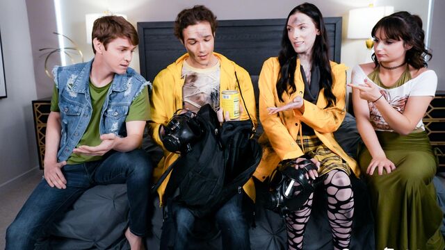 Celestina Blooms and Evie Christian side fuck bang