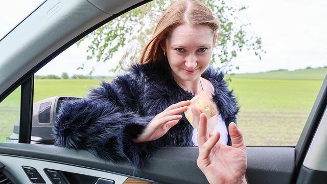 Kiwii Sweet car action