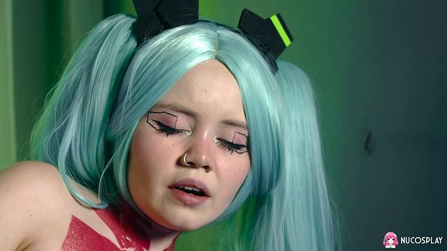 Rebecca Nikson opening screw