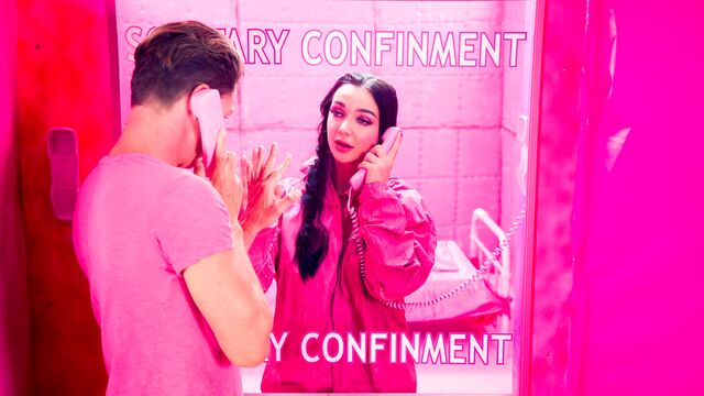 Lady Gang straight hair action