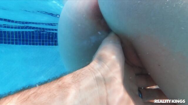 Alicia Williams young (18+) screw