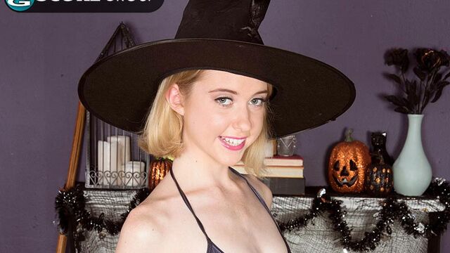 Chloe Cherry teen (18+) action