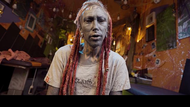 Lily Lu behind the scenes screw