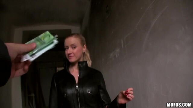 Vicktoria Redd big cock screw