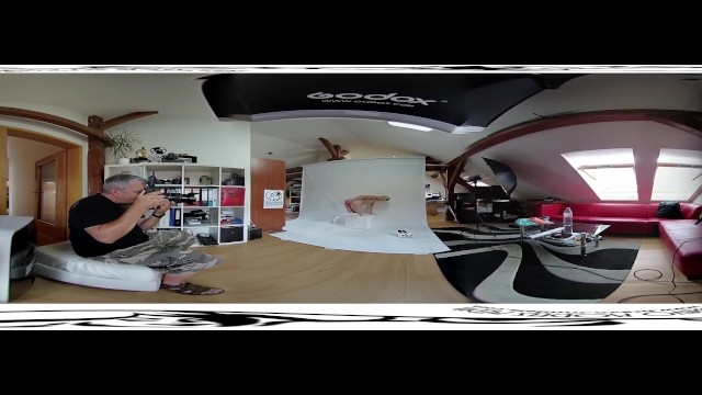 Anna Ray petite action