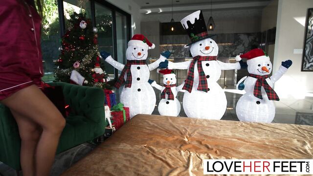 Gizelle Blanco and Venus Valencia foot licking screw