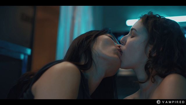 Leana Lovings and Lucy Mochi mesmerized bang