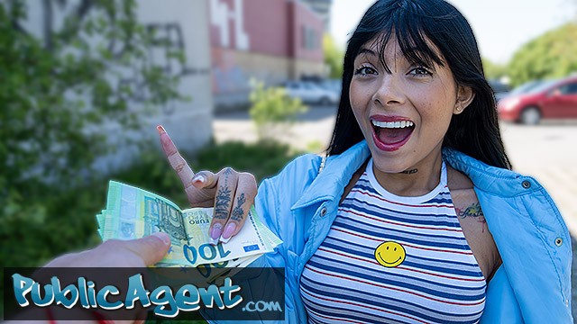 Athenea Rose public scene