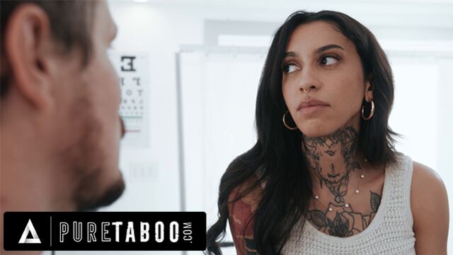 Robby Apples and Ravyn Alexa fingering action