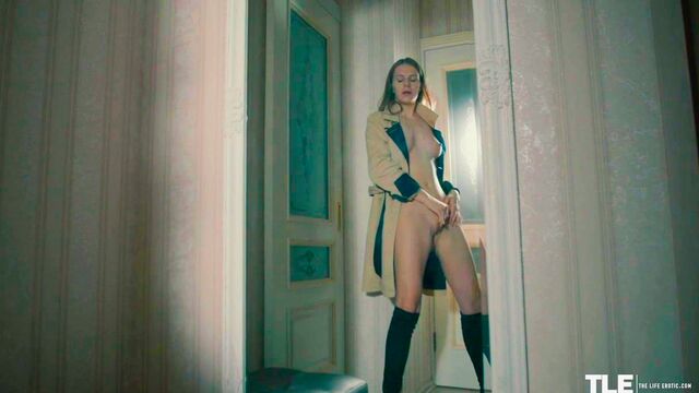 Elina De Lion masturbation film